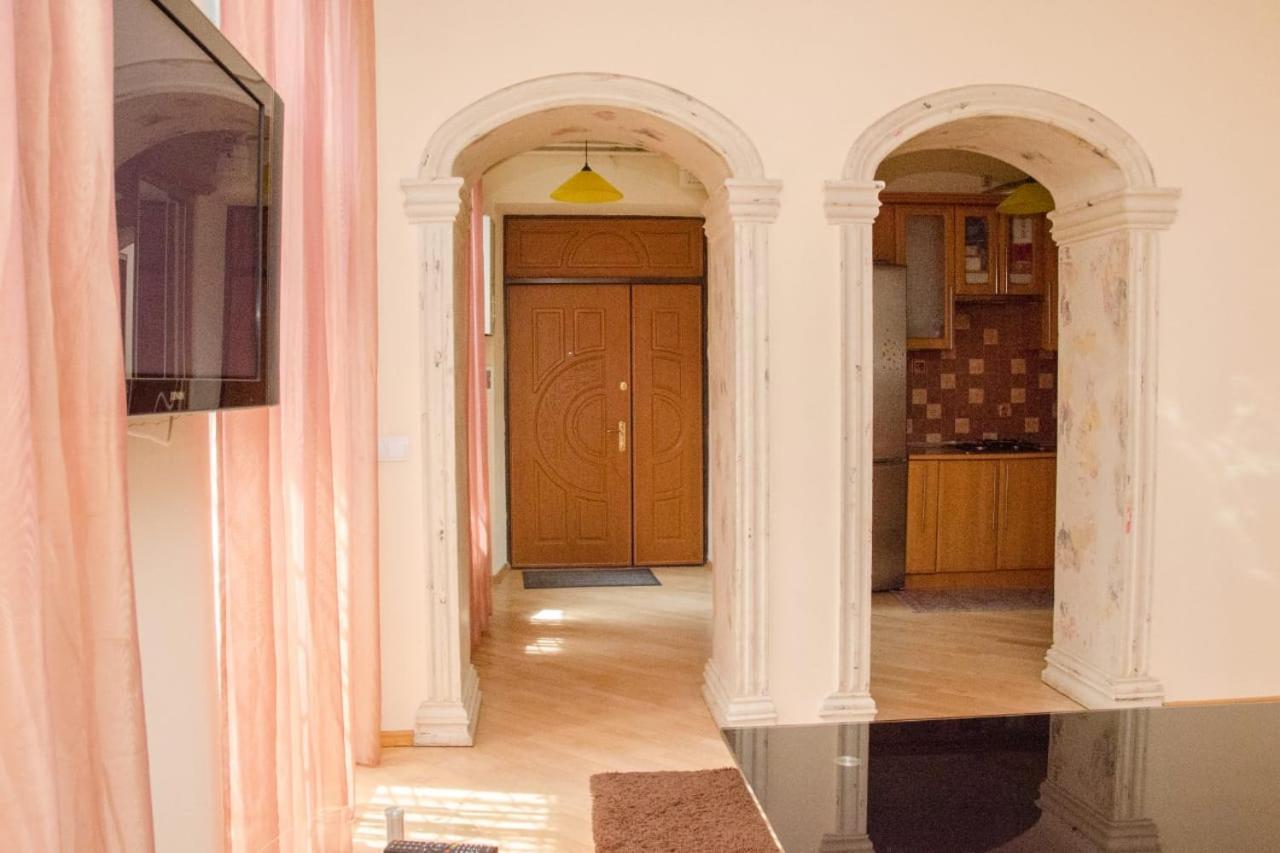 Svobody Avenue Apartment Lviv Luaran gambar
